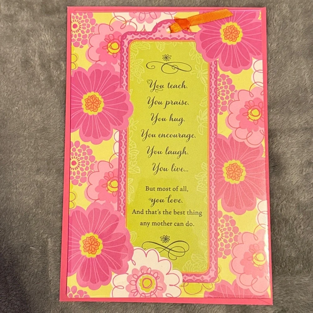 🌻 Bundle of 2 Hallmark and DaySpring Mother’s Day Cards